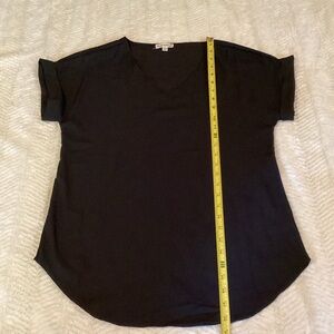 Women’s Beautiful Zenana Outfitters Medium V Neck Black Shirt Top Rolled Sleeve